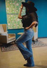 Load image into Gallery viewer, Mid Wash Distressed Trouser Jeans