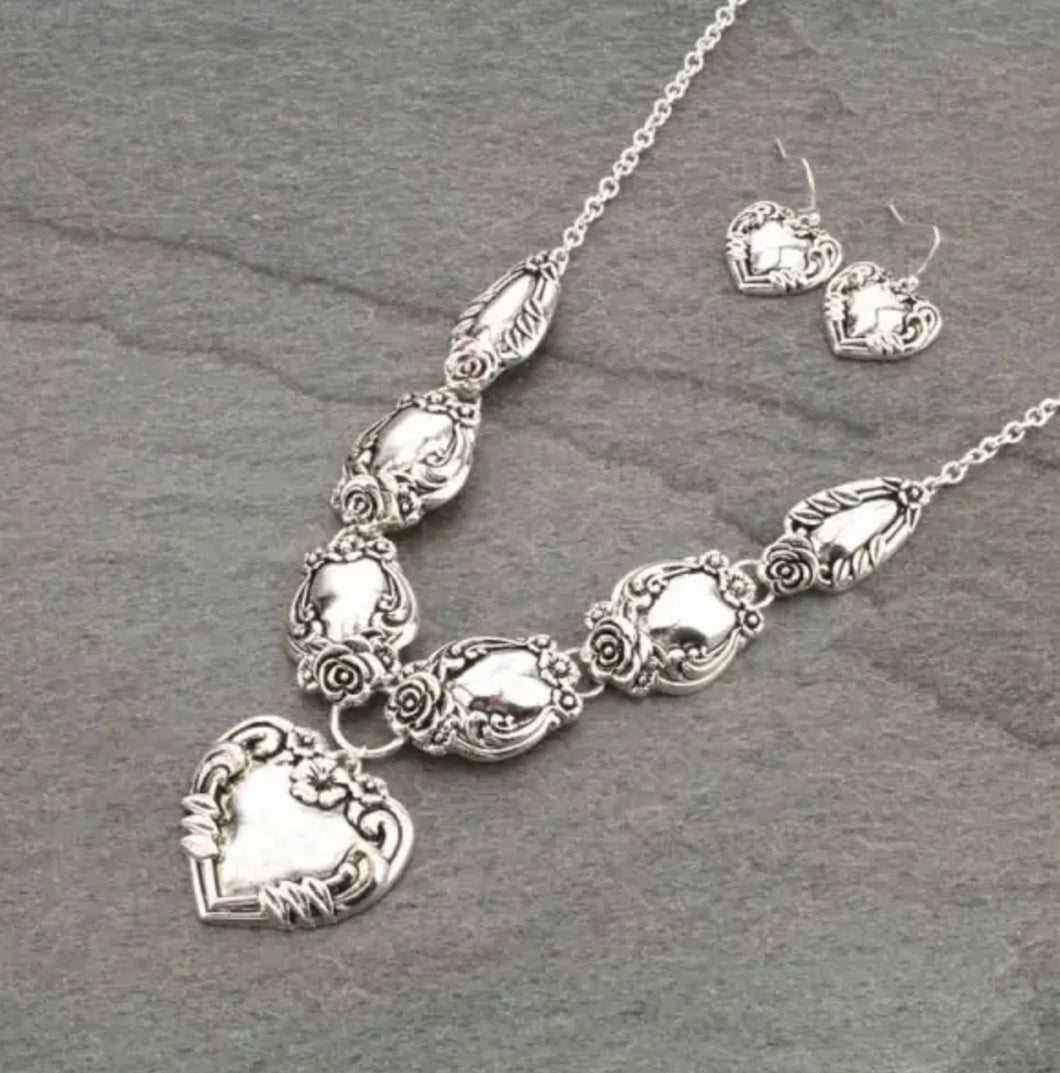 Silver Heart Spoon Look Necklace Set